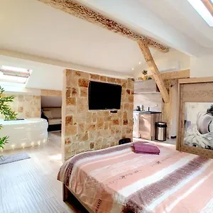 Beautiful With Jacuzzi Appartement
